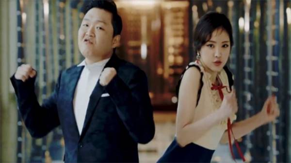 싸이 8집 뮤직비디오에 출연한 손나은 : ⓒ MK스타일 / YG 엔터테인먼트