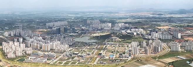 문재인 대통령의 광주·전남 공약인 한전공과대학 설립이 가시화되면서 다양한 의견이 쏟아지고 있다. 사진은 전남 나주혁신도시 전경. /한국전력 제공