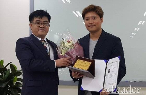 (좌)정창곤 회장, (우)김보건 PD