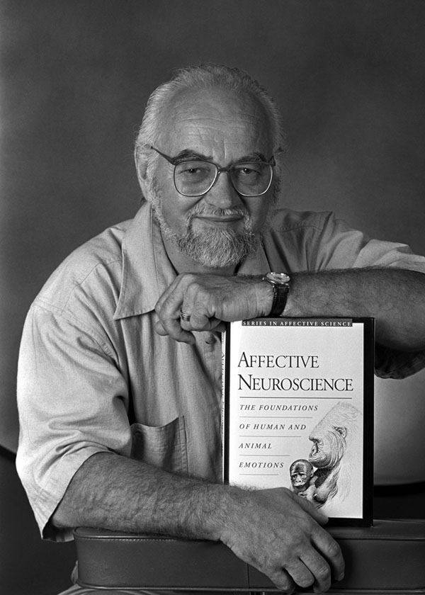 팬크세프는 "(포유류뇌에 관한 한) 인간과 다른 포유동물의 신경전달물질과 신경조절물질적 유의미한 차이는 없으며, 그들의 뇌 신경체계는 인간과 놀랍도록 유사한 해부학적 기능을 공유하고 있다"고 썼다. 그는 동물의 감정을 이해하면 인간의 감정도 더 잘 이해할 수 있다고 주장했다. 보울그린주립대