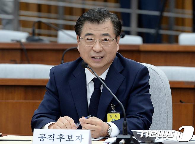 서훈 국정원장 후보자가 29일 오전 서울 여의도 국회에서 열린 인사청문회에 출석해 의원들 질의에 답하고 있다. 2017.5.29/뉴스1 © News1 박세연 기자