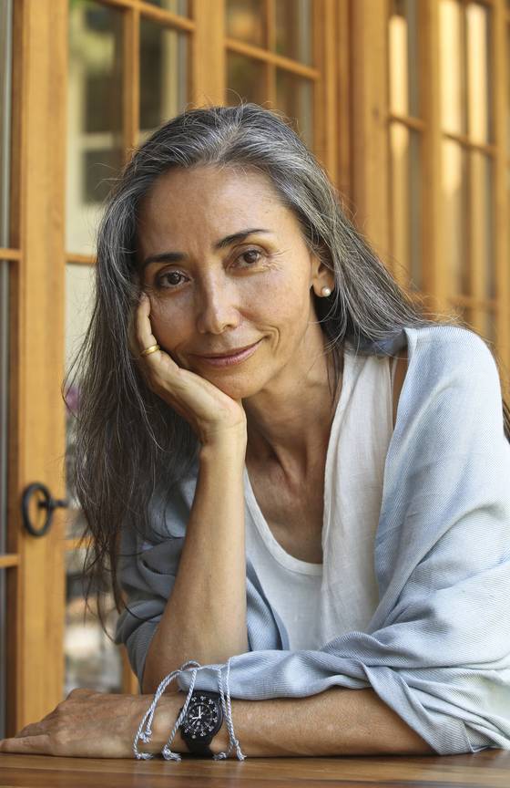 백발의 긴 머리를 고수하는 배우 문숙. [중앙 포토]