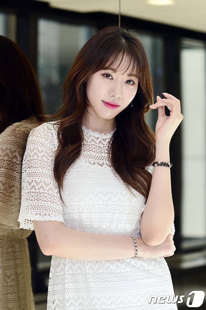 걸그룹 달샤벳 출신 연기자 백다은이 25일 오후 서울 중구 뉴스1 본사에서 인터뷰에 앞서 포즈를 취하고 있다. 2017.5.25/뉴스1 © News1 민경석 기자