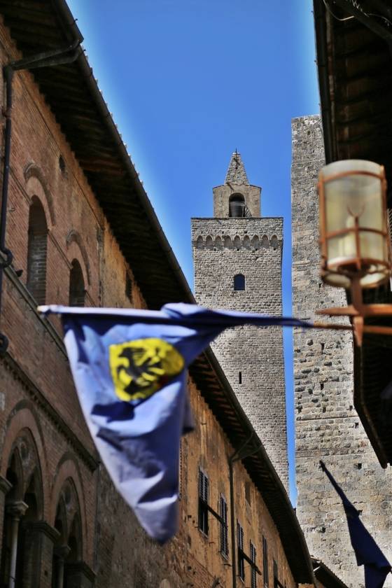 산지미냐노의 스카이라인을 빚는 탑집.