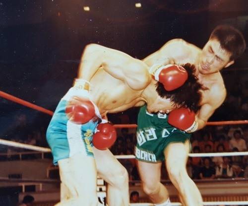 김의진과 타이틀전을 벌이는 노창환(오른쪽).