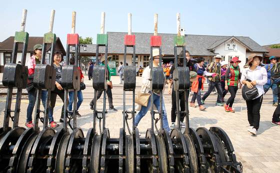 섬진강기차마을로 탈바꿈한 옛 전남 곡성역. 프리랜서 장정필