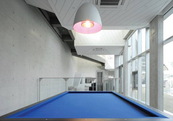 1층 입구에 있는 당구대. 이외에도 카드룸, 바, 홈시어터룸, 트레이닝룸 등이 있다.
