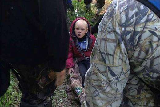 구조 직후 병원으로 옮겨지는 러시아 4살 아이