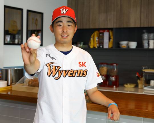1차 지명 투수 김정우. SK 와이번스 제공.