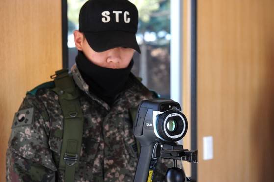 금곡훈련장은 열화상 카메라를 이용해 훈련에 입소하는 예비군들의 체온측정을 하고 있다. [사진 국방부]