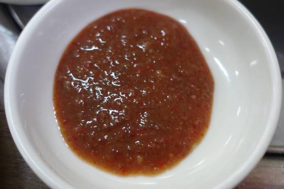 20대부터 혼자 살면서 20년 가까이 ‘식이네집’에서 식생활을 해결해 양아들 대접을 받는 음악평론가 김작가씨가 청하자 내온 토하젓은 아주 곰삭은 맛이었다.