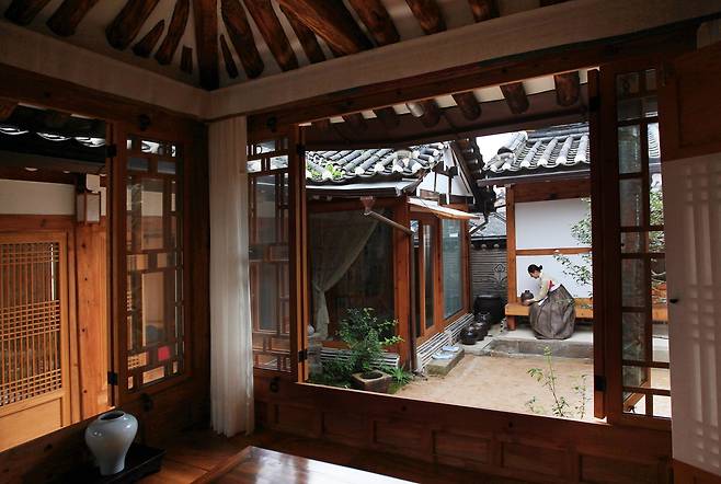 2011년 8월 18일 서울 가회동 이명박 대통령 살던 한옥이 게스트하우스로 변신했다. /출처=조선DB