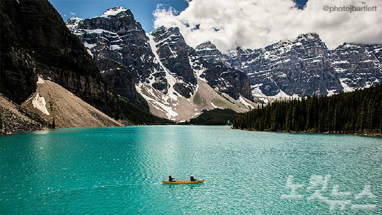 아름다운 호수에서 수영, 낚시, 래프팅, 스키, 골프, 카누, 서핑 등 다양한 스포츠를 즐기기 좋은 캐나다 서부. (사진=웹투어 제공)