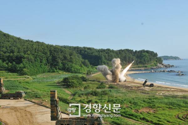 애이태킴스가 5일 동해안에서 발사되고 있다./합참 제공