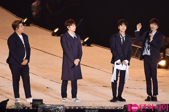 그룹 슈퍼주니어(이특, 희철, 예성, 신동)가 8일 서울시 마포구 상암동 월드컵 경기장에서 열린 ‘SM타운 라이브 월드 투어 VI 인 서울(SMTOWN LIVE WORLD TOUR VI in SEOUL)’에 참석했다./사진=이승현 기자 lsh87@