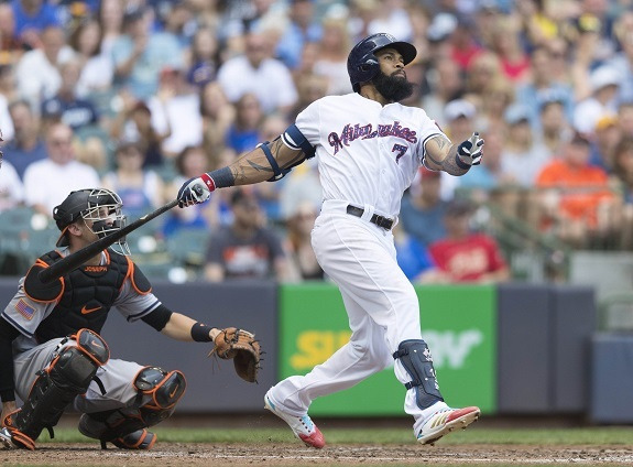 Milwaukee Brewers' first baseman Eric Thames hits a home run against the Baltimore Orioles on July 4, 2017. (Yonhap)