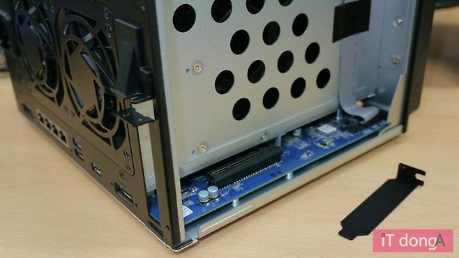 기능 확장을 위한 PCIe 슬롯