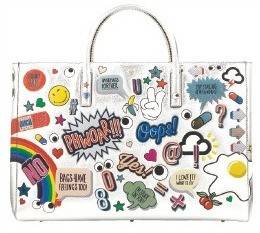 안야 힌드마치 ‘올 오버 스티커 윙크’.