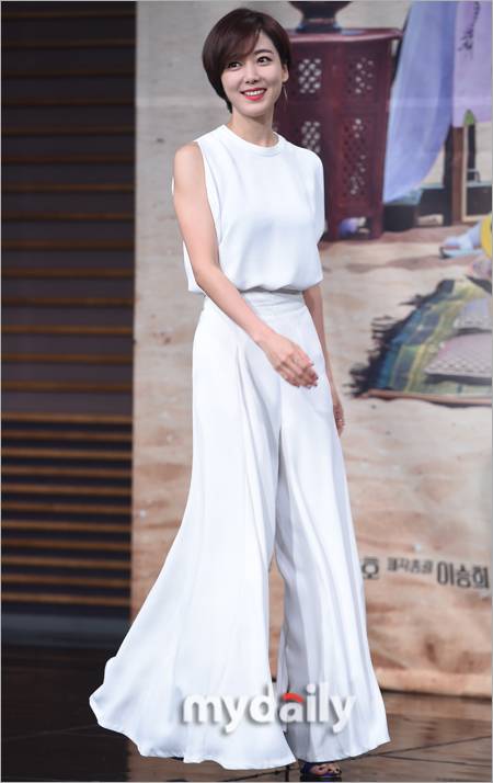 ▲ 이소연 '파격머리에 이은 파격바지'