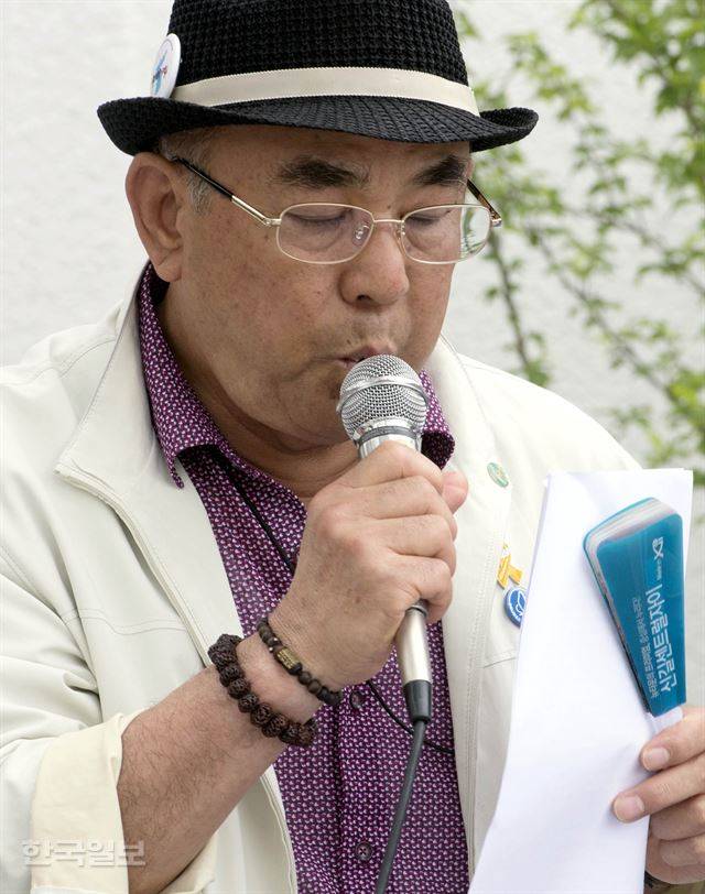 18일 서울 세종로 정부서울청사 앞에서 접경지역평화네트워크와 민통선평화교회 회원들이 대북 확성기 방송 중단 촉구 기자회견을 하고 있다. 서재훈기자 spring@hankookilbo.com