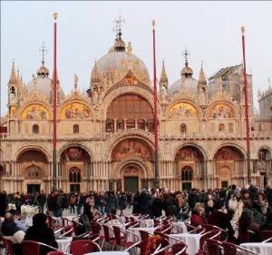 마르코 성인의 납골당인 ‘산마르코 성당’