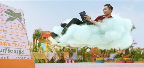 엑소 '코코밥' 뮤직비디오의 한 장면. 멤버별로 지닌 초능력이 등장한다. [사진 SM엔터테인먼트]