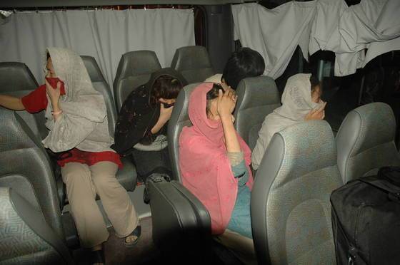 아프가니스탄에서 피랍됐던 19명의 한국인 인질이 석방됐던 당시 모습. [사진 국정원 제공]