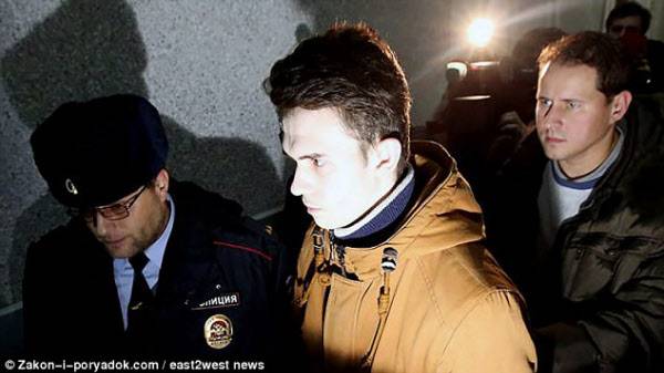 자살 게임 ‘흰 수염고래(Blue Whale)’ 개발자 중 한 명인 필립 부데이킨(22)의 재판은 비공개로 이뤄졌다 / east2west news