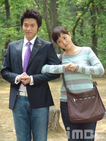 MBC 드라마 ‘내 이름은 김삼순’을 통해 ‘삼순이 열풍’을 이끌었던 김선아(오른쪽)와 현빈. MBC 제공