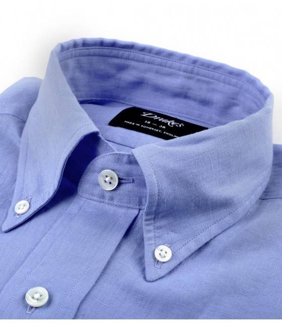 칼라 끝을 잡아주는 버튼다운 셔츠. [중앙포토]