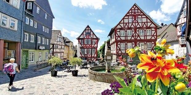 독일의 대문호 괴테가 쓴  <젊은 베르테르의 슬픔>의 배경지인 베츨라 마을은 고풍스럽고 우아하다.