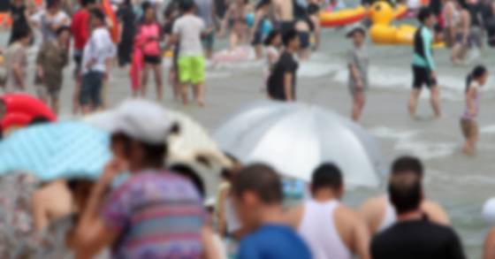 해운대 피서 인파 자료사진. 송봉근 기자