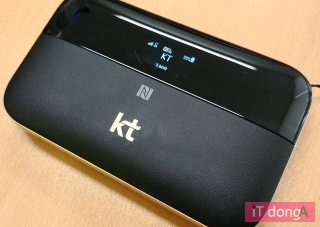 전면 LED 창에서 필요 정보를 바로 확인할 수 있다