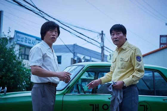 '택시운전사'의 유해진과 송강호(사진 오른쪽)/사진제공=CJ엔터테인먼트