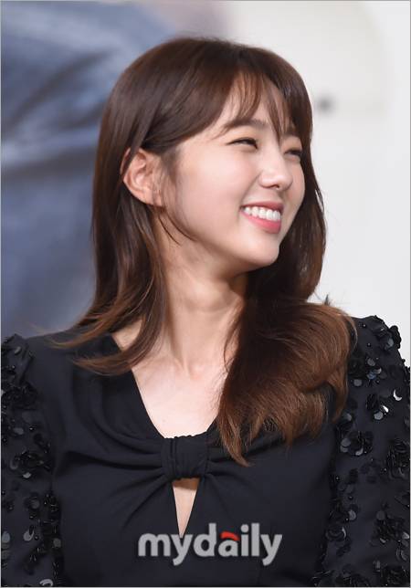 ▲ 채수빈, '눈웃음 이렇게 예뻤어?'