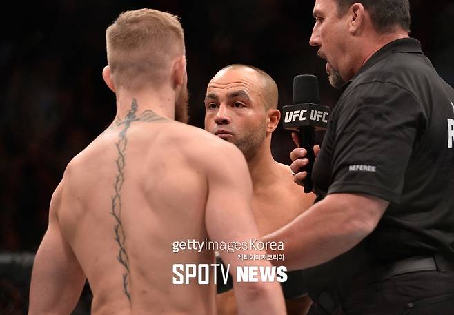 ▲ 코너 맥그리거의 목덜미에는 십자가 문신이 있다.