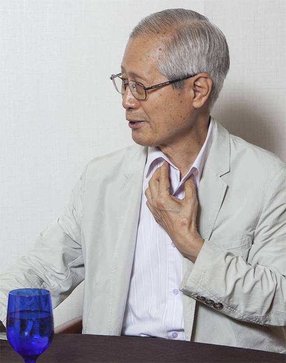 방찬영 카자흐스탄 키맵대 총장(사진 위)과 김영희 중앙일보 대기자가 지난 10일 북한 핵 문제 해법에 대해 이야기하고 있다. [프리랜서 이원근]