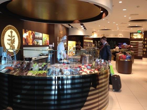 세계에서 맥도날드 햄버거가 가장 비싼 스위스. 뭐든 비싸다보니 지갑 열기가 무섭다. 그럼에도 스위스가 아니면 살 수 없는 제품들이 많아 여행자를 홀린다. 최승표 기자