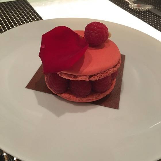 호텔에서 식사했던 매 끼니마다 피에르 에르메의 디저트를 즐길 수 있었다. 유지연 기자.