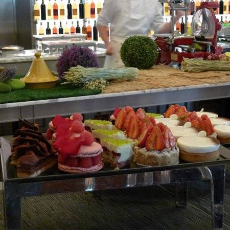 주말에만 운영하는 브런치 뷔페는 늘 만석이다. 메인 요리와 질 좋은 디저트를 마음껏 맛볼 수 있다. [사진 트립어드바이저]