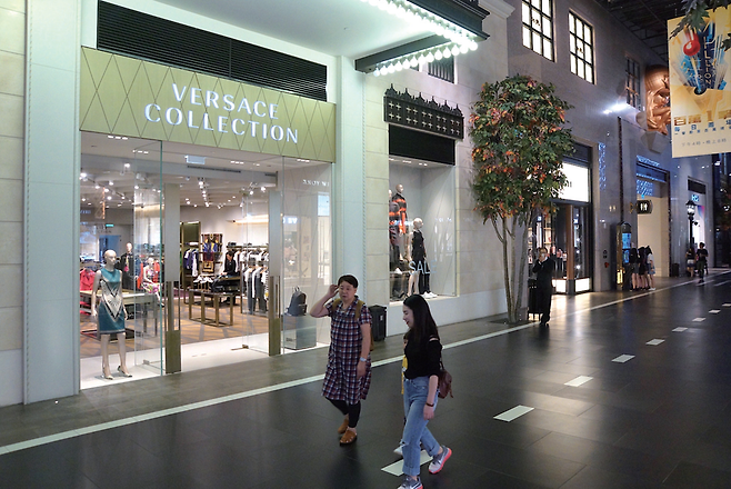 스튜디오 시티의 쇼핑거리에는 주로 명품점을 입주시켜 차별을 뒀다. © 사진=모종혁 제공