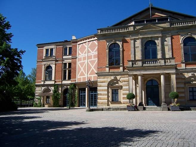 여름마다 찾아가는 독일 바그너의 성지 바이로이트 페스티발 'Bayreuther Festspielhaus'