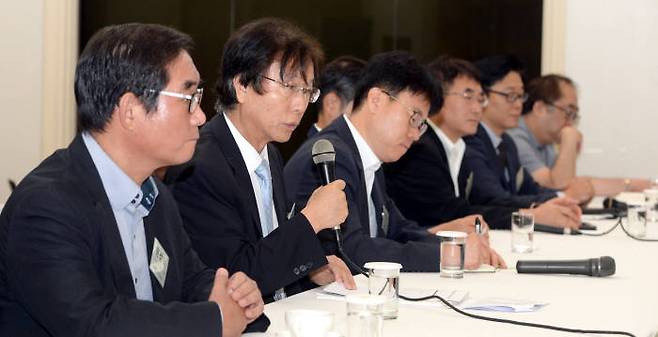 한국과학기술한림원이 주최한 'ICT 패러다임을 바꿀 양자통신, 양자컴퓨터의 부상' 토론회가 18일 서울 중구 프레스센터에서 열렸다.