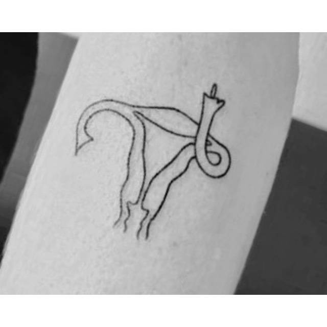 [사진설명= 자궁형상을 한 타투는 페미니즘의 상징.]