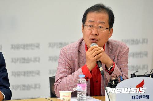 【서울=뉴시스】배훈식 기자 = 홍준표 자유한국당 대표. 2017.08.16. dahora83@newsis.com