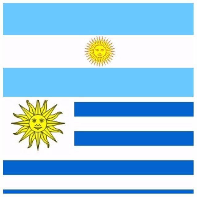 1825년 8월 25일 우루과이가 독립을 선언했다. 독립의 보은으로 국기(아래)에 아르헨티나의 국기(위) 태양 문양을 얹었다.