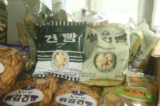 제2땅굴 앞 편의점에서 살 수 있는 건빵.