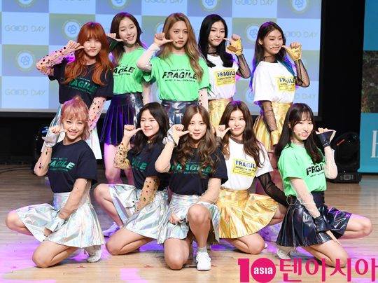 걸그룹 굿데이(럭키,희진,비바,체리,채솔,지니,보민,지원,나윤,하은 왼쪽부터)가 29일 오후 서울 강남구 청담동 일지아트홀에서 첫 번째 미니앨범 ‘ALL DAY GOOD DAY’ 데뷔 쇼케이스를 열었다. / 사진=조준원 기자 wizard333@