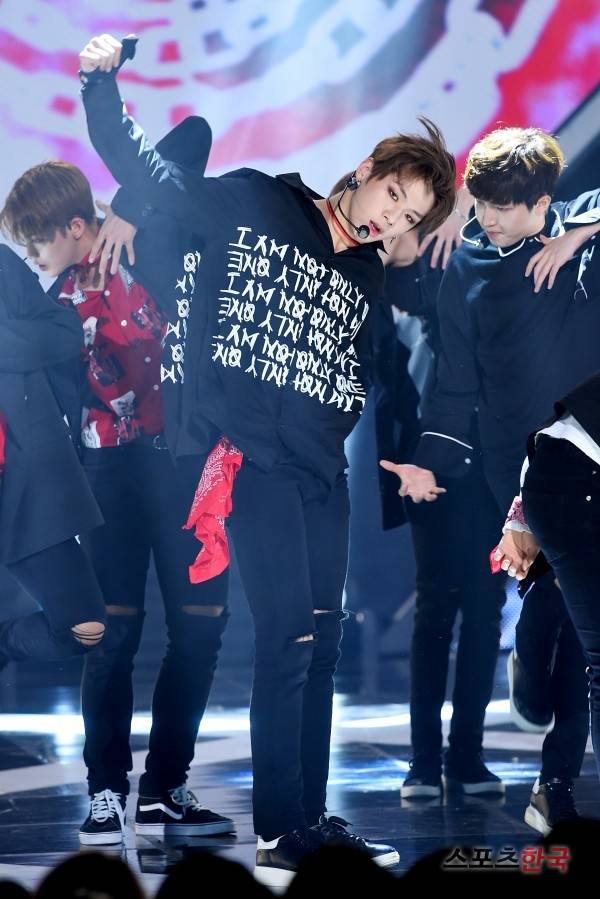 '더 쇼' 무대에 오르고 있는 워너원 강다니엘. 사진=이규연 기자 fit@hankooki.com