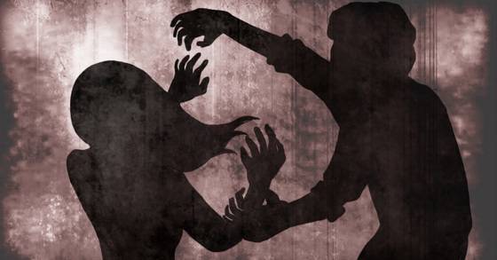 경남 지역 한 초등학교 여교사와 제자가 부적절한 관계를 맺어 충격을 주고 있다.[중앙포토]